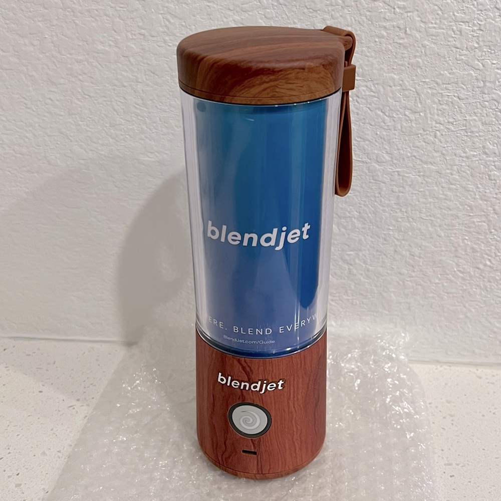 NEW! BLENDJET 2.0 PORTABLE BLENDER WALNUT FINISH